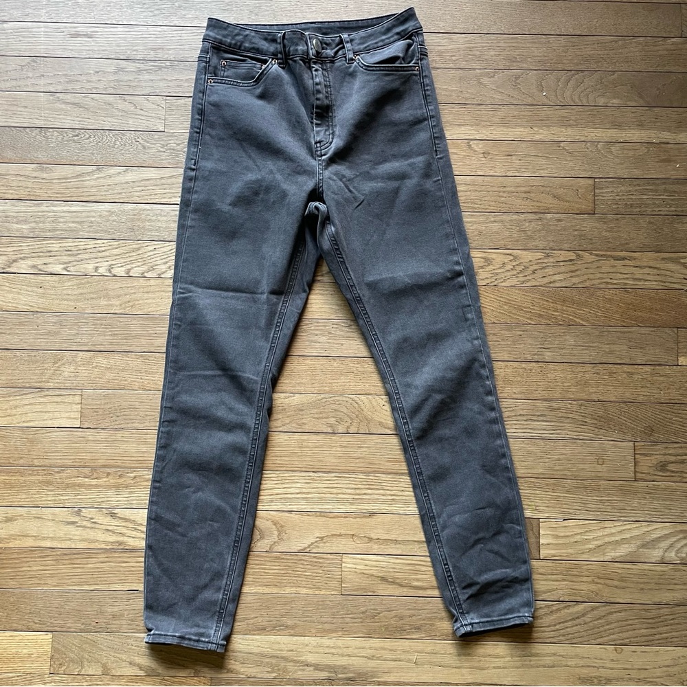 Grey/Black Skinny Jeans
No brand or tags
Measurements: 14” width 26” inseam